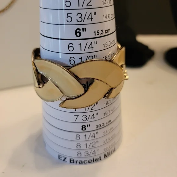 Set of 2 Vintage Enamel Painted Bracelets - Picture 13 of 15